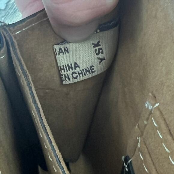 Women’s Tooled Italian Leather Black Clutch Wristlet Wallet - Picture 8 of 14